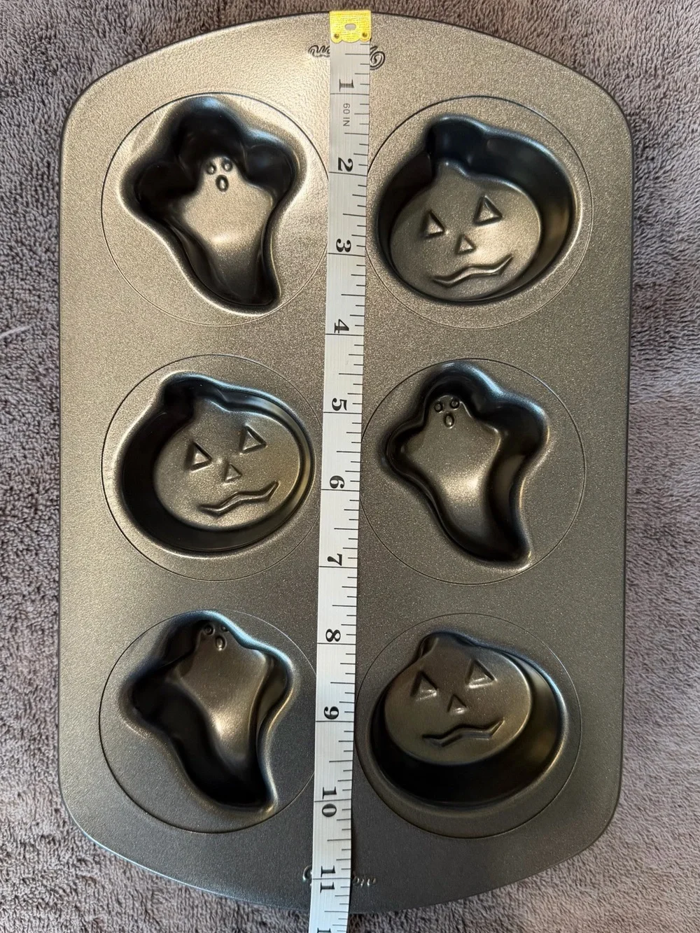 🎃 Wilton Halloween Ghost & Pumpkin Baking Pan - Gray Nonstick